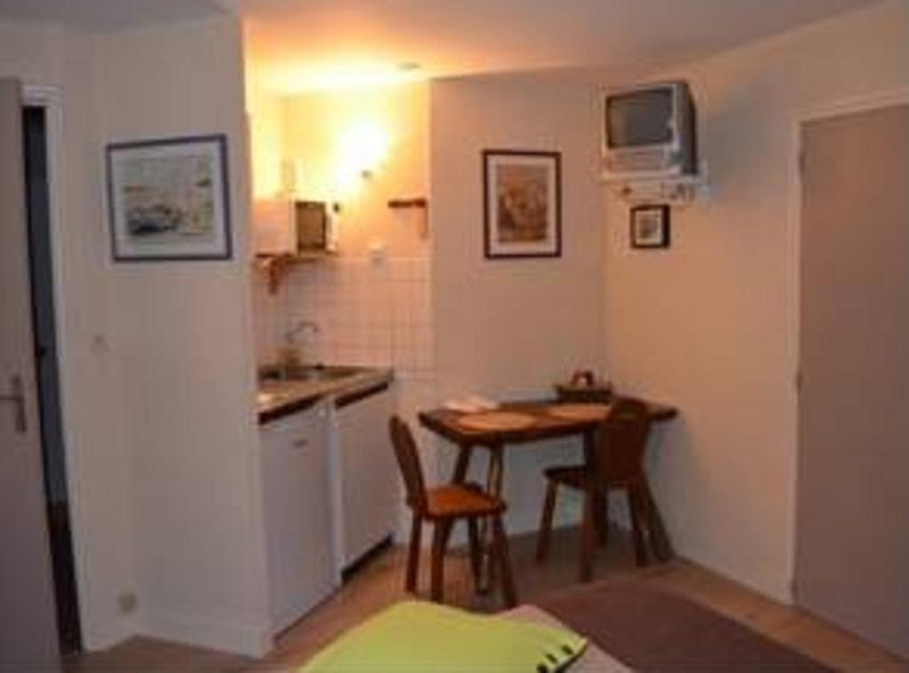 Les Locations Du Puits Bed & Breakfast Рошфор-ан-Тер Екстериор снимка